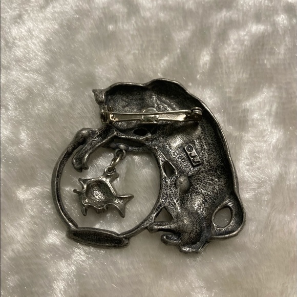 ☘️JJ Jonette Pewter Cat and Fish in Bowl Brooch - Picture 2 of 2